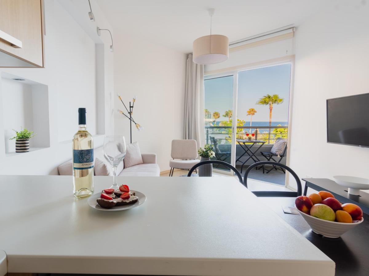 לימסול Sanders Ermitage On The Beach - Delightful 1-Bedroom Apartment With Sea View מראה חיצוני תמונה