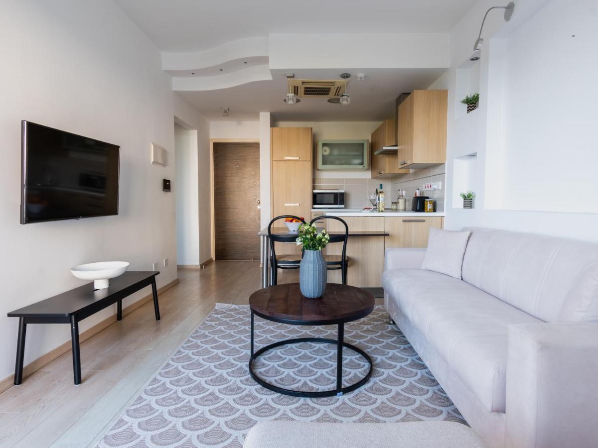 לימסול Sanders Ermitage On The Beach - Delightful 1-Bedroom Apartment With Sea View מראה חיצוני תמונה