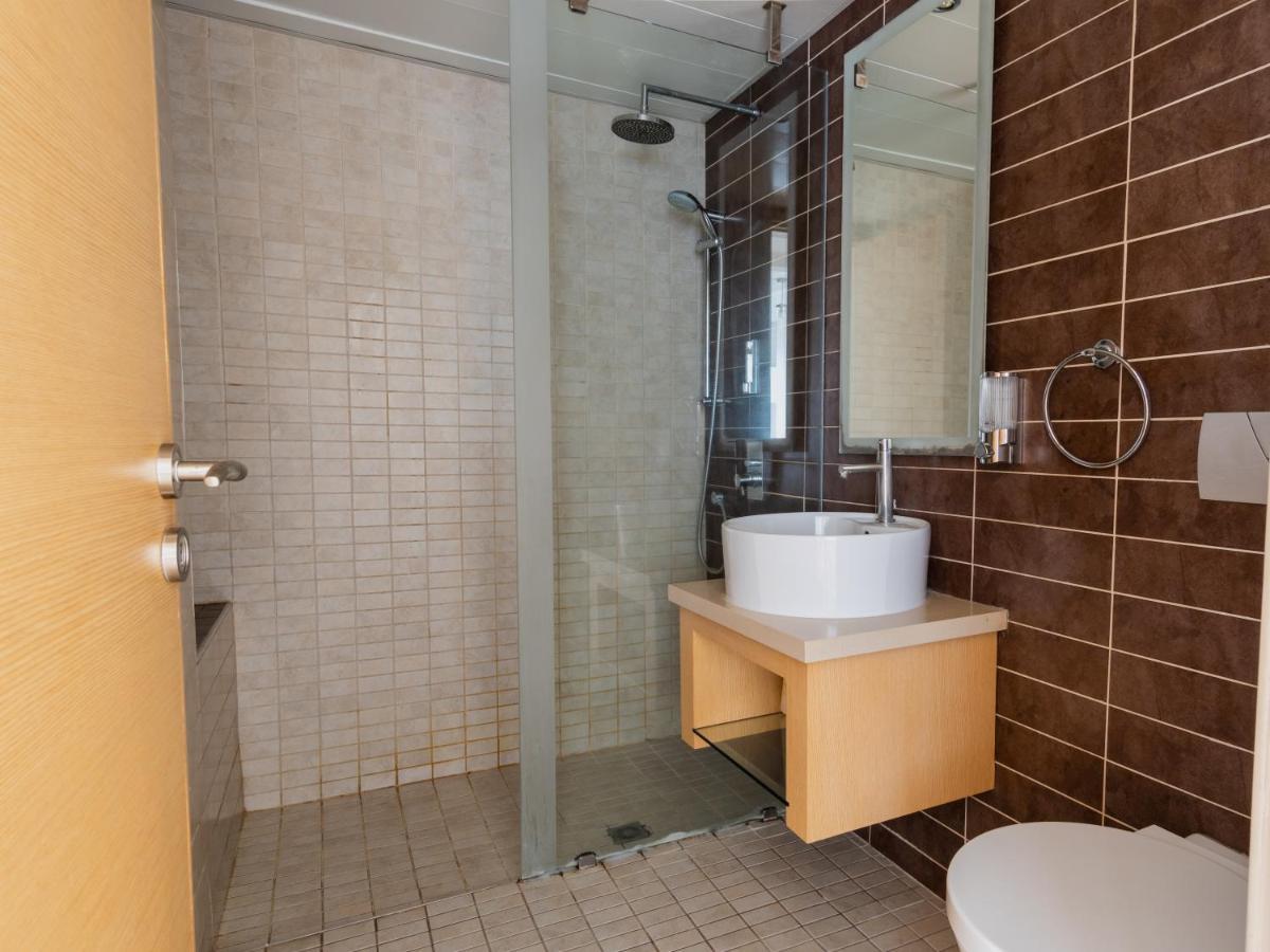 לימסול Sanders Ermitage On The Beach - Delightful 1-Bedroom Apartment With Sea View מראה חיצוני תמונה